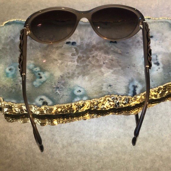 ✨⚜️Gorgeous Chanel Flower Sunglasses ⚜️✨ - Picture 3 of 10